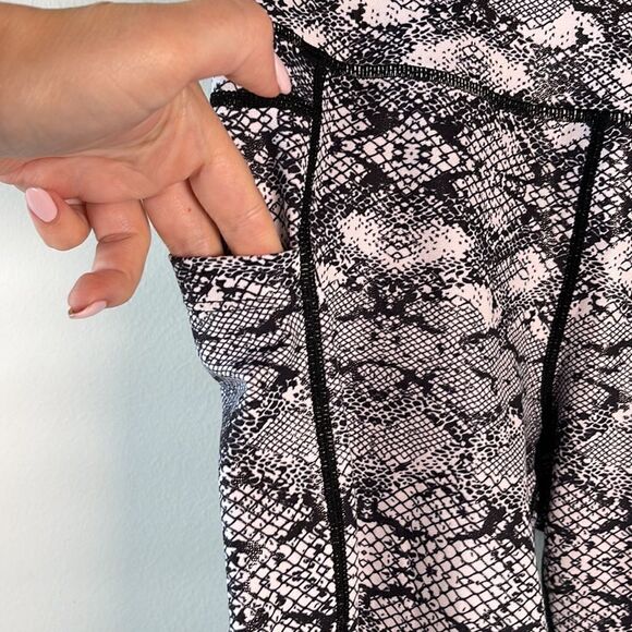 EUC Zyia Active Cobra Metallic Light n Tight Capri Legging Size 4 / Small - Picture 5 of 10